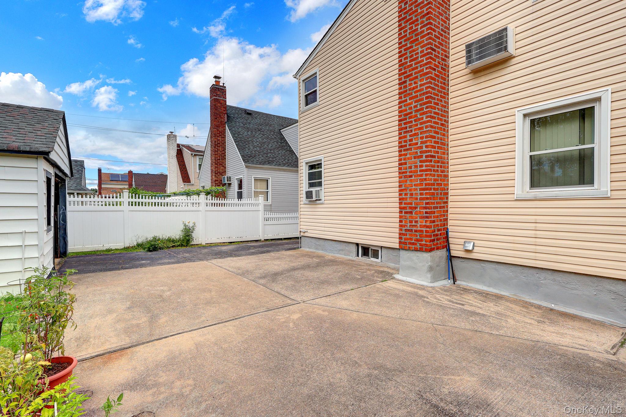 411 New Hyde Park Road Property Photo 8
