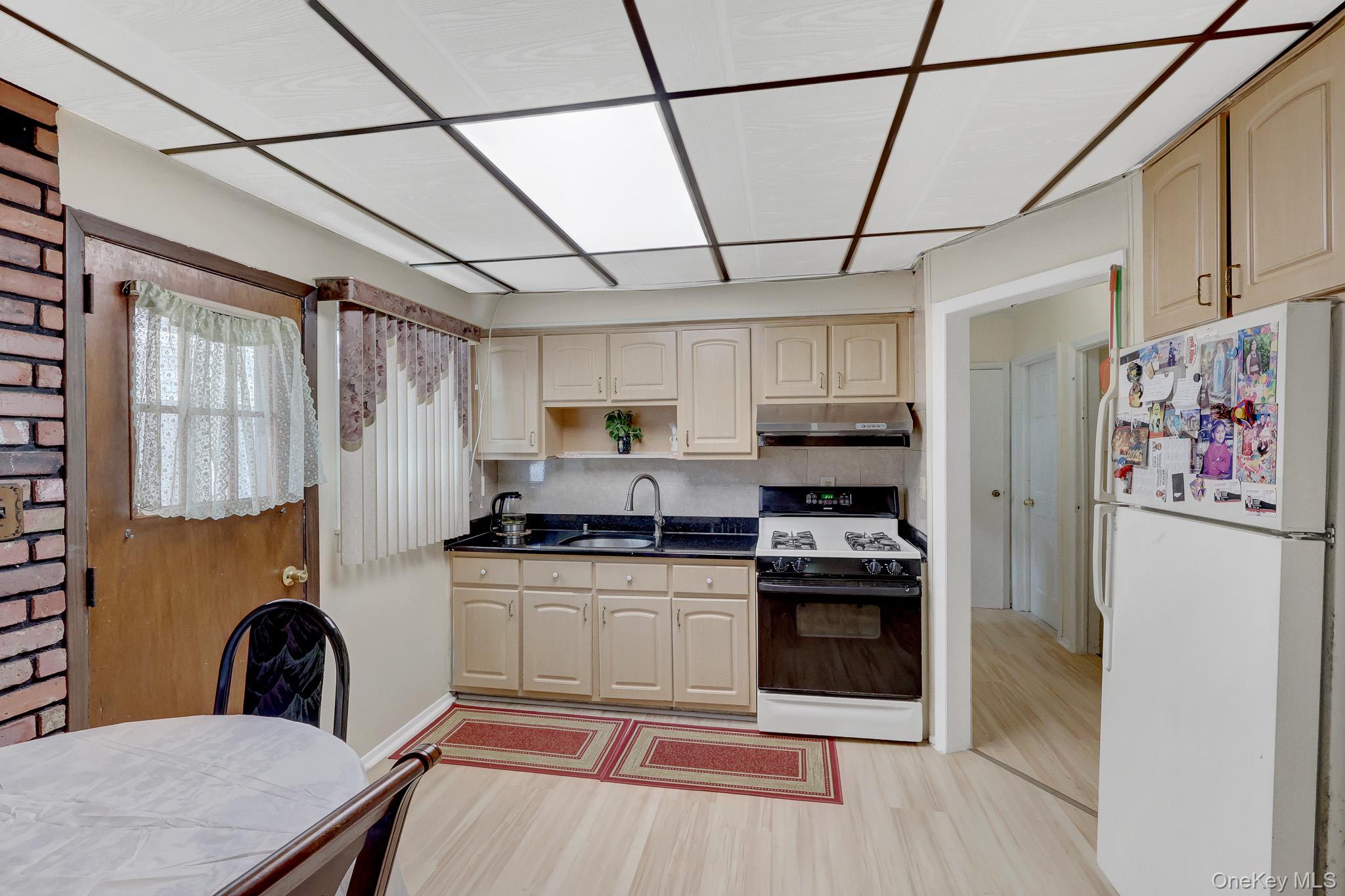 411 New Hyde Park Road Property Photo 17
