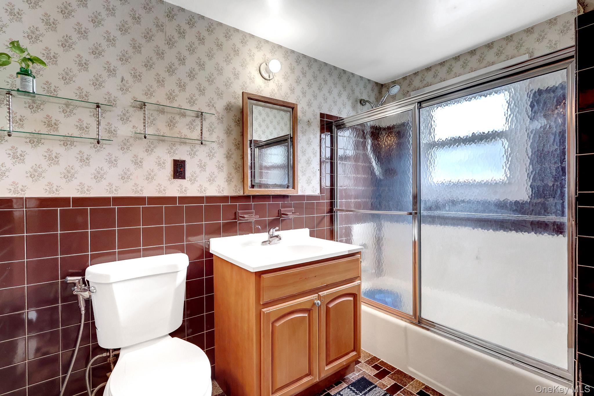 411 New Hyde Park Road Property Photo 26