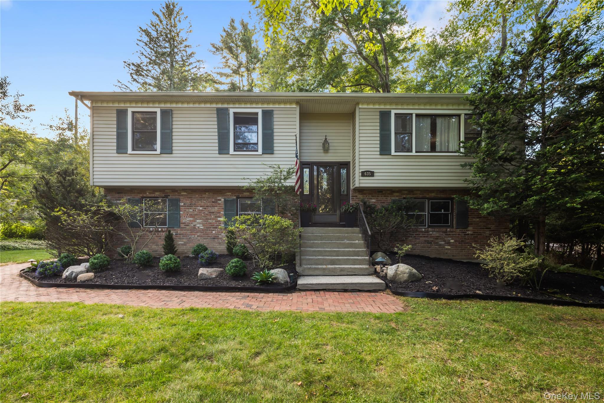 635 S Pascack Property Photo 11