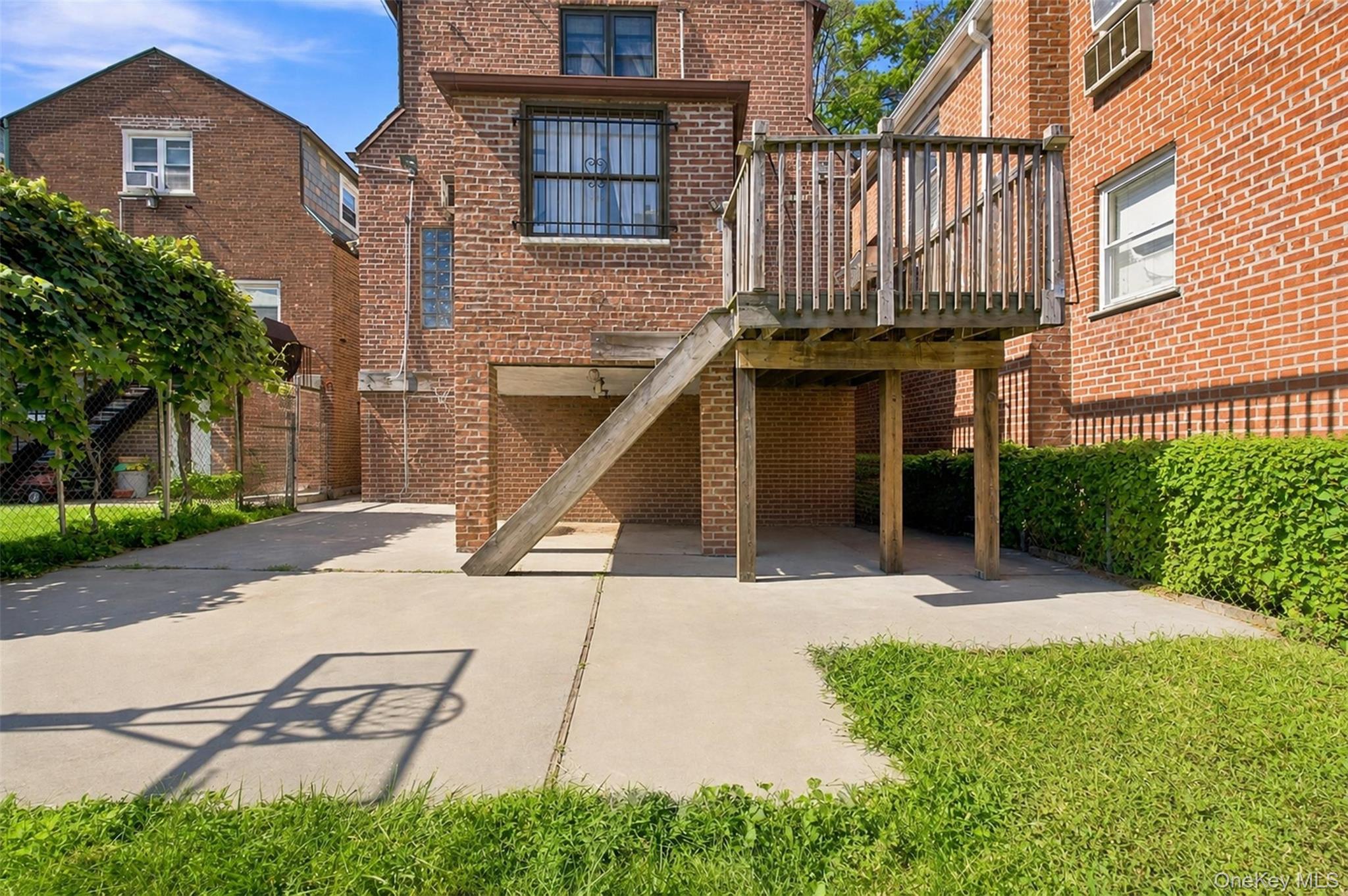 1176 Lydig Avenue Property Photo 4