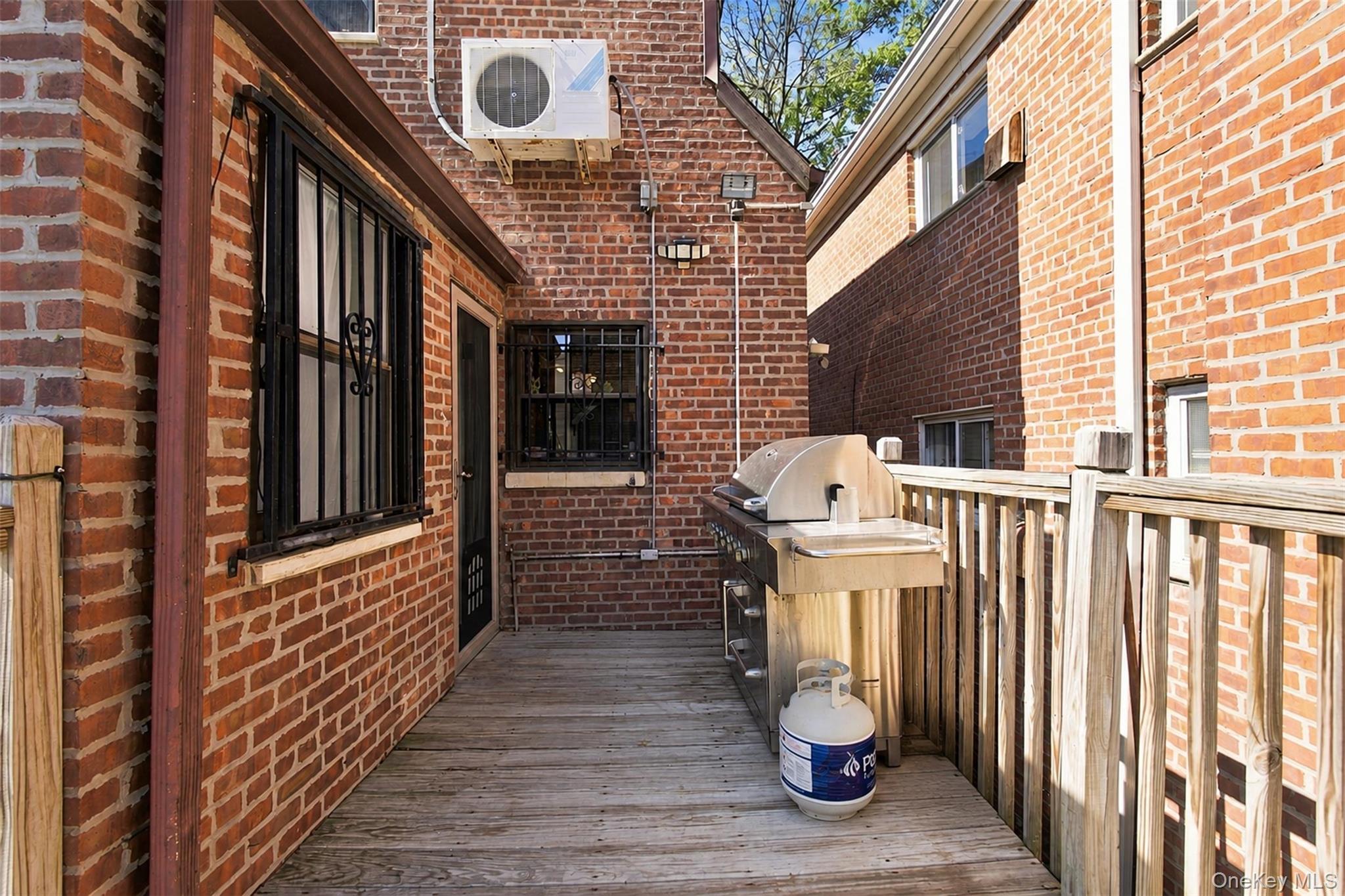 1176 Lydig Avenue Property Photo 17