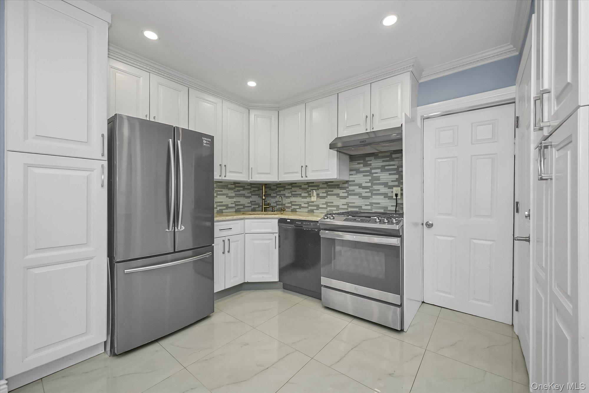 8023 169th Street Property Photo 6