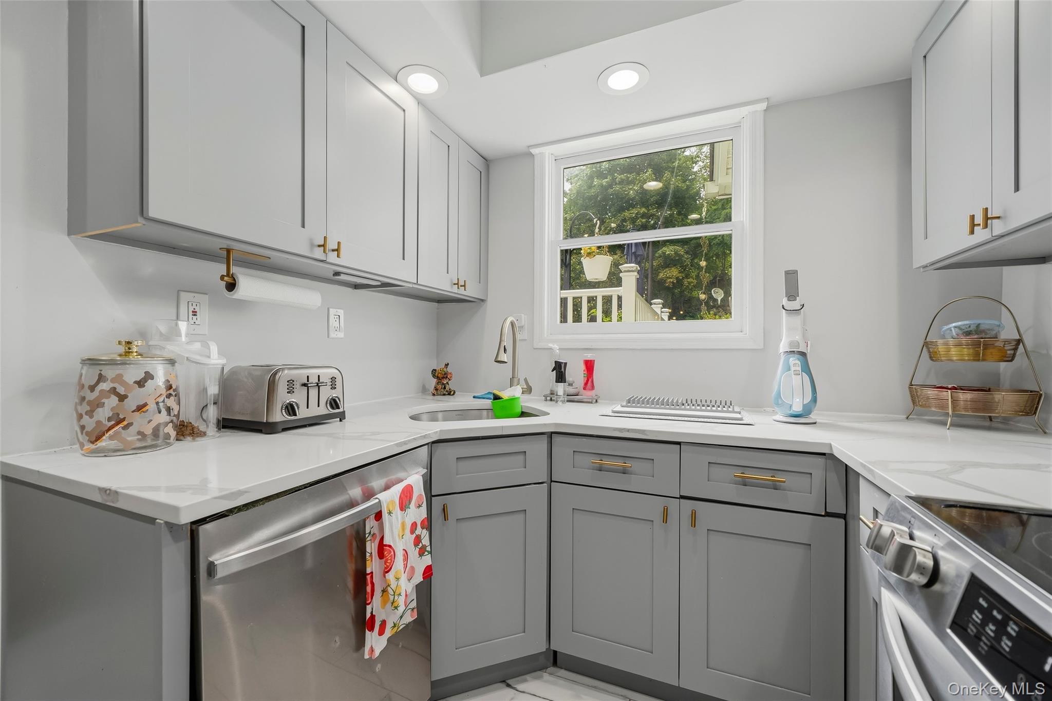 16 Hillside Avenue Property Photo 22