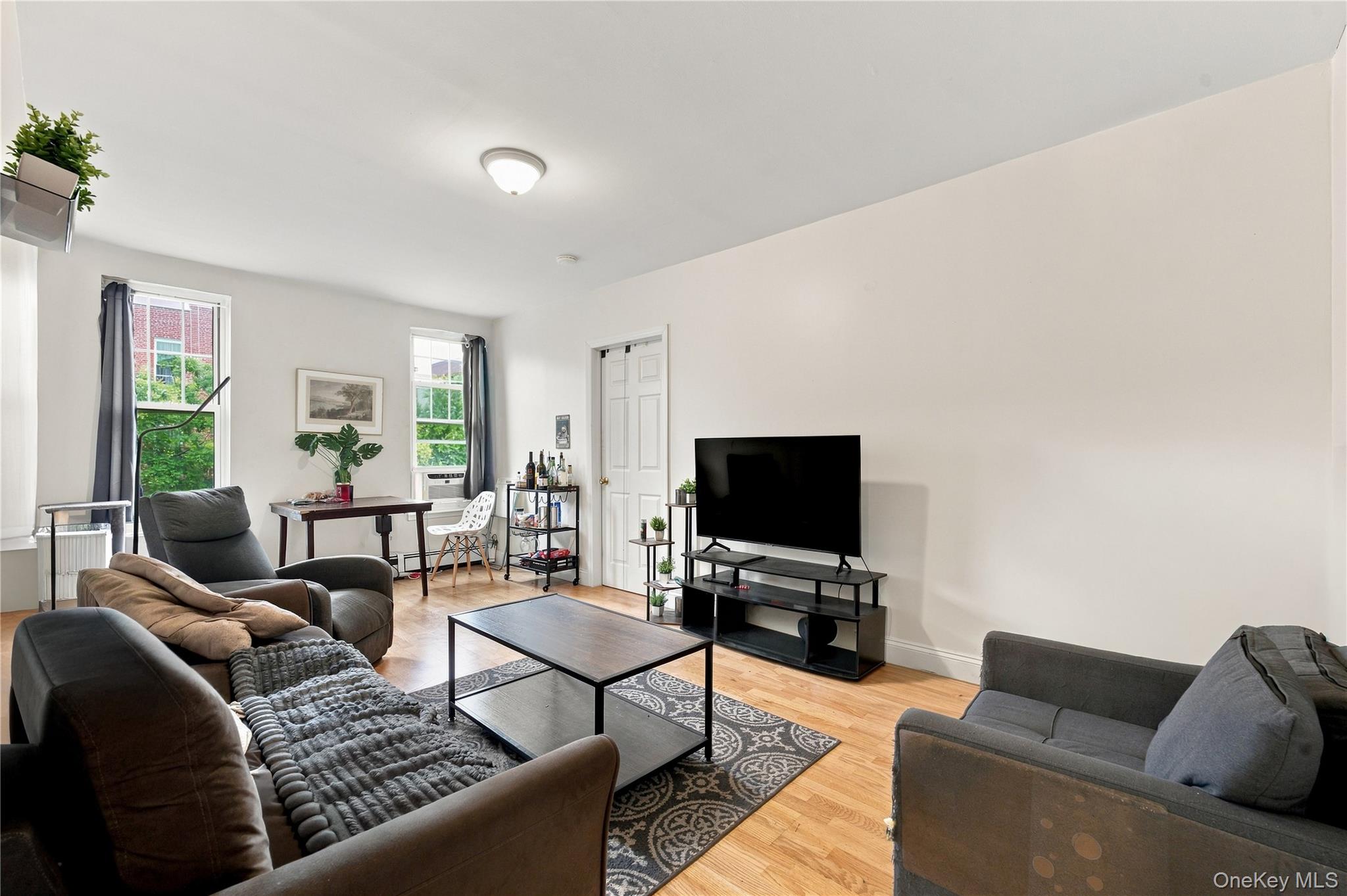35-02 Ditmars Boulevard 2fl Property Photo 2