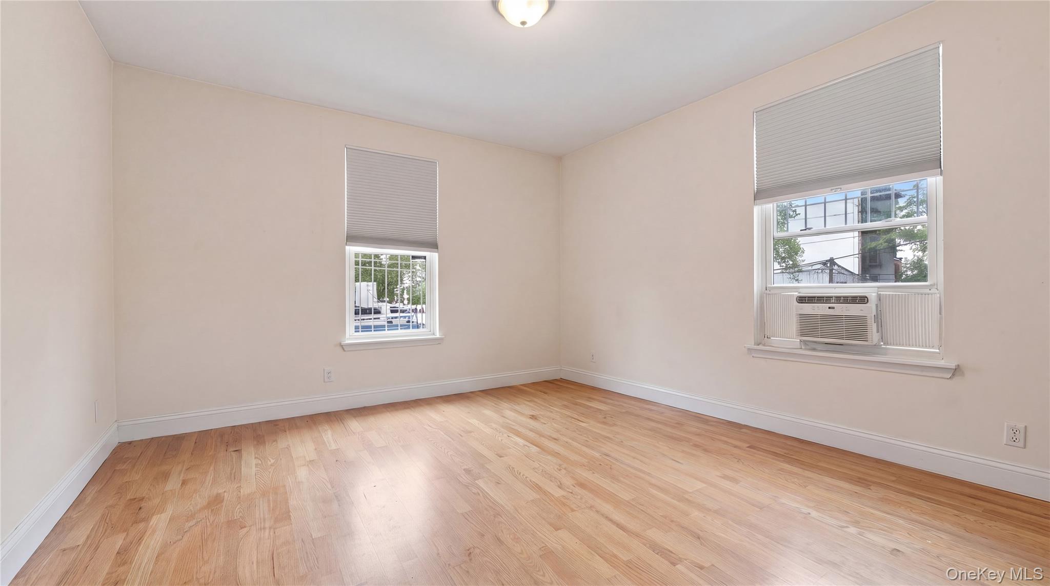 35-02 Ditmars Boulevard 2fl Property Photo 9