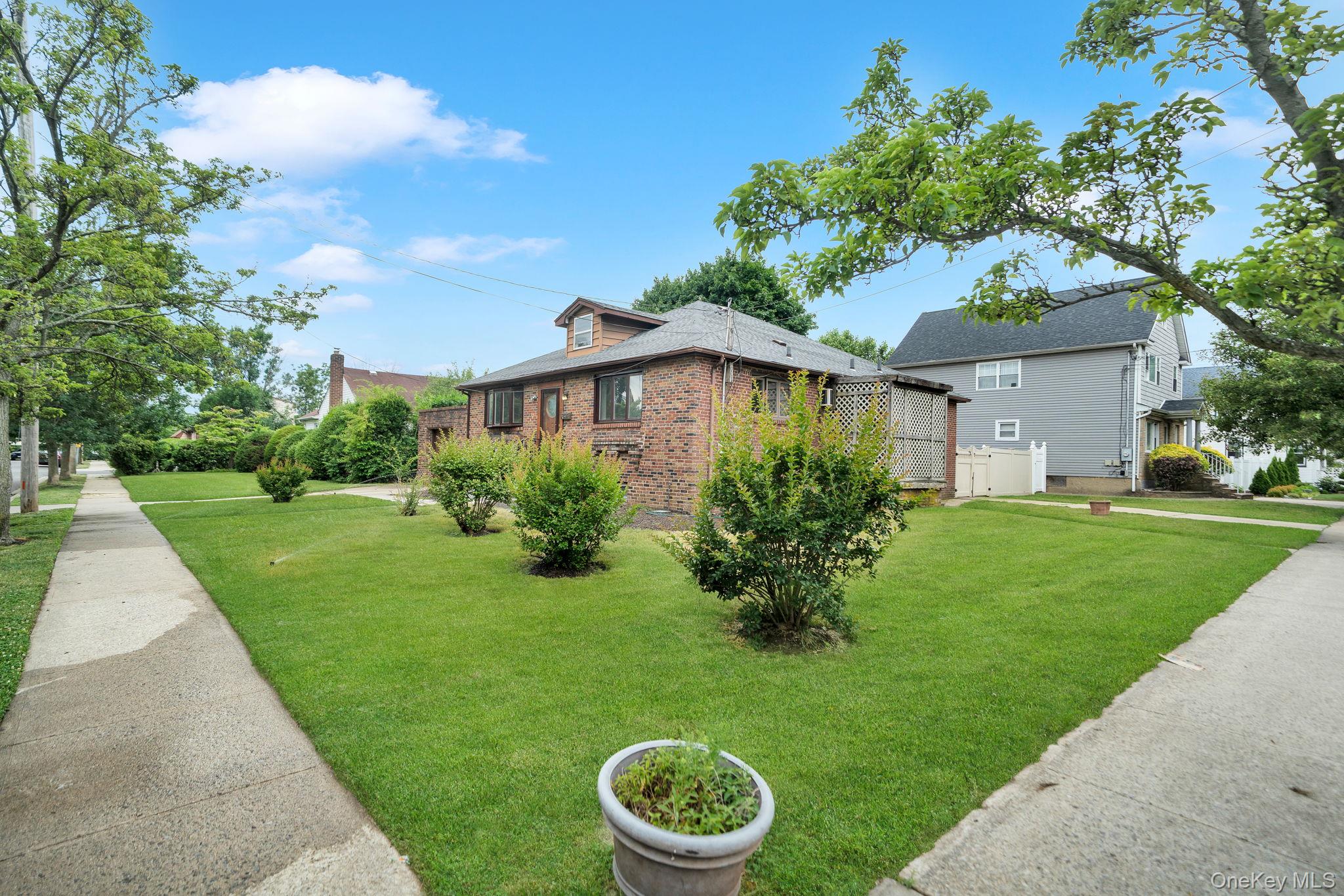 634 Leonard Avenue Property Photo 2