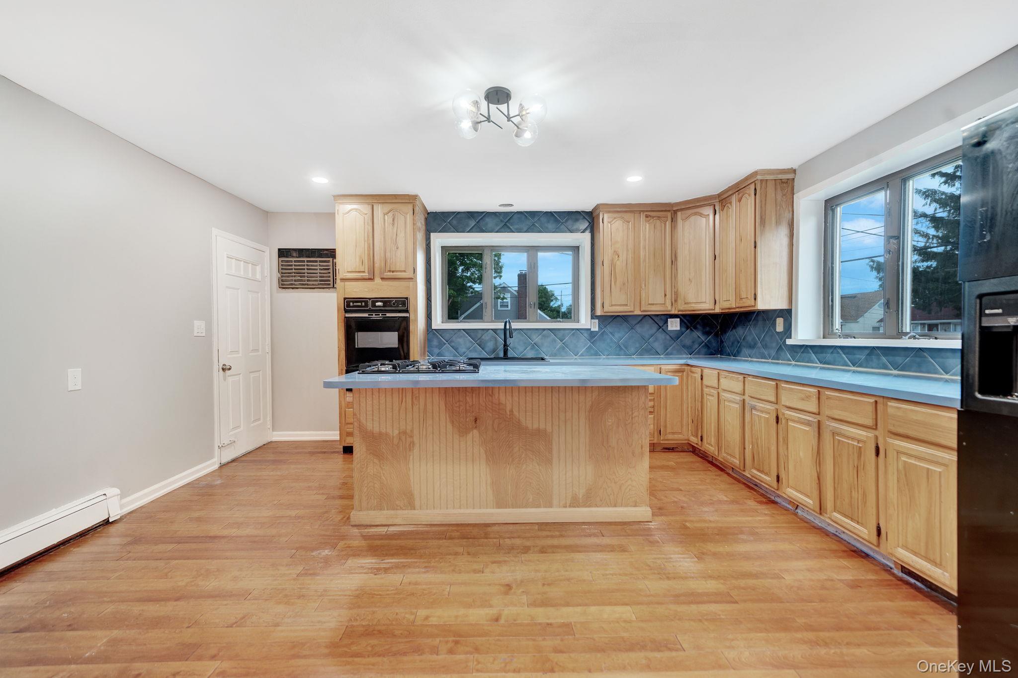 634 Leonard Avenue Property Photo 6