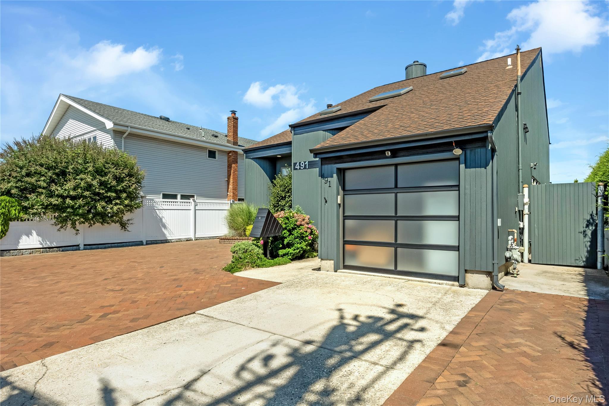 491 E Bay Drive Property Photo 4