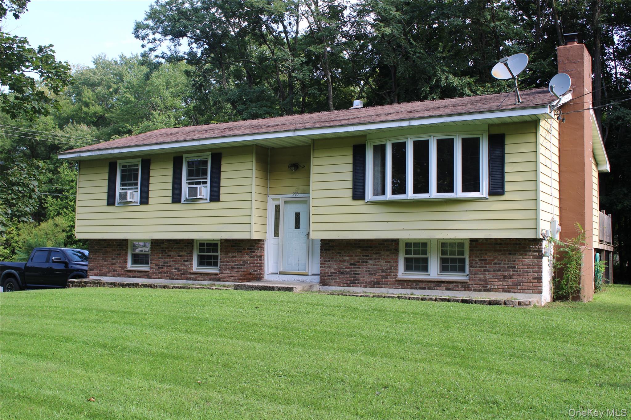 230 Roosevelt Road Property Photo 1