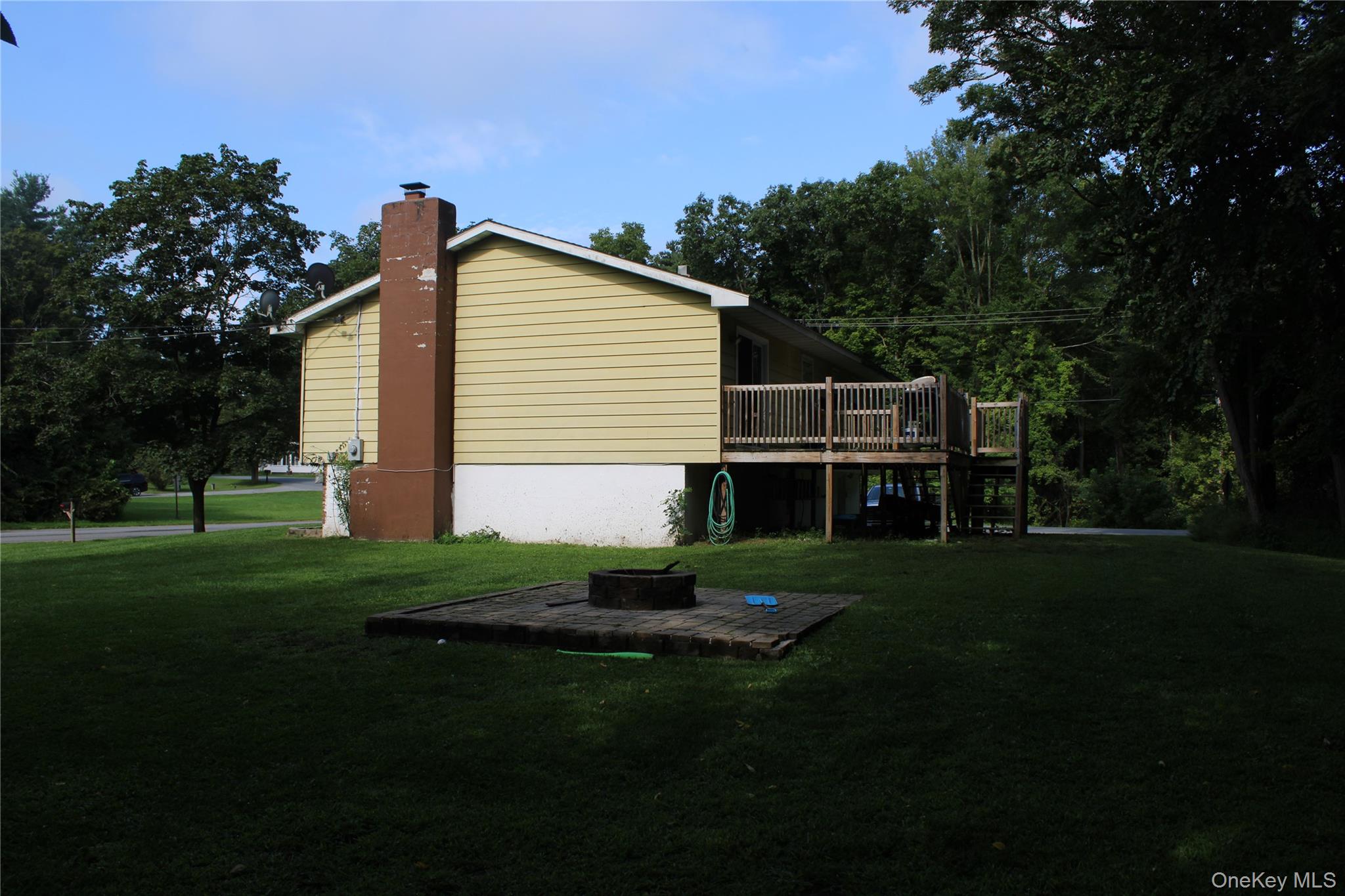 230 Roosevelt Road Property Photo 4