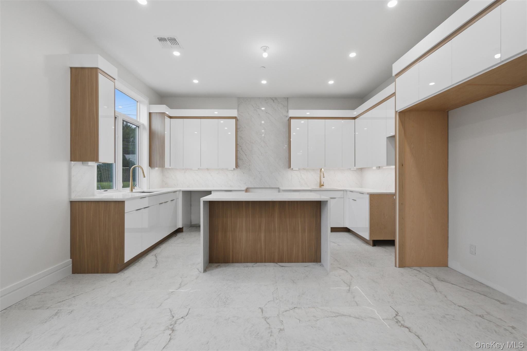 20 Singer Avenue 202 Property Photo 12