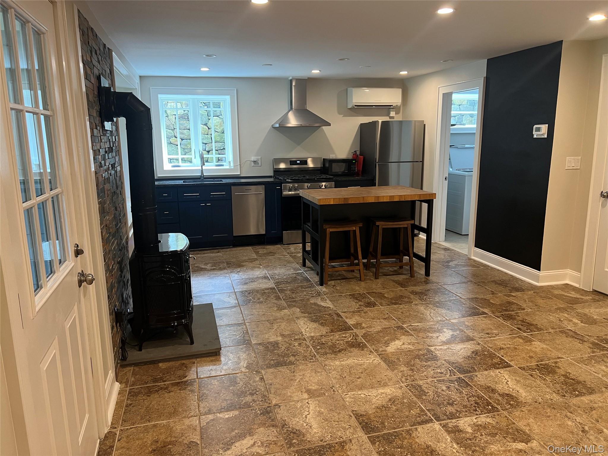 1043772 Property Photo 1