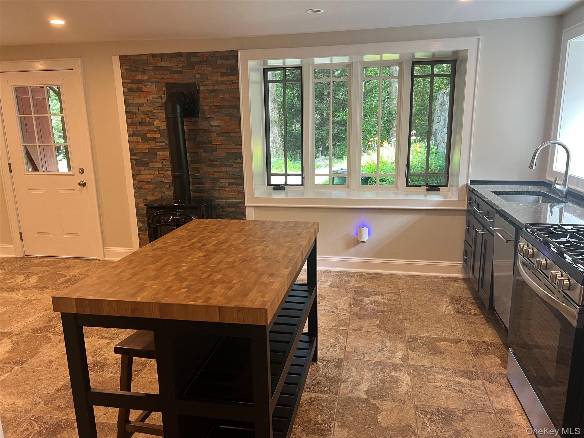 1043772 Property Photo 2