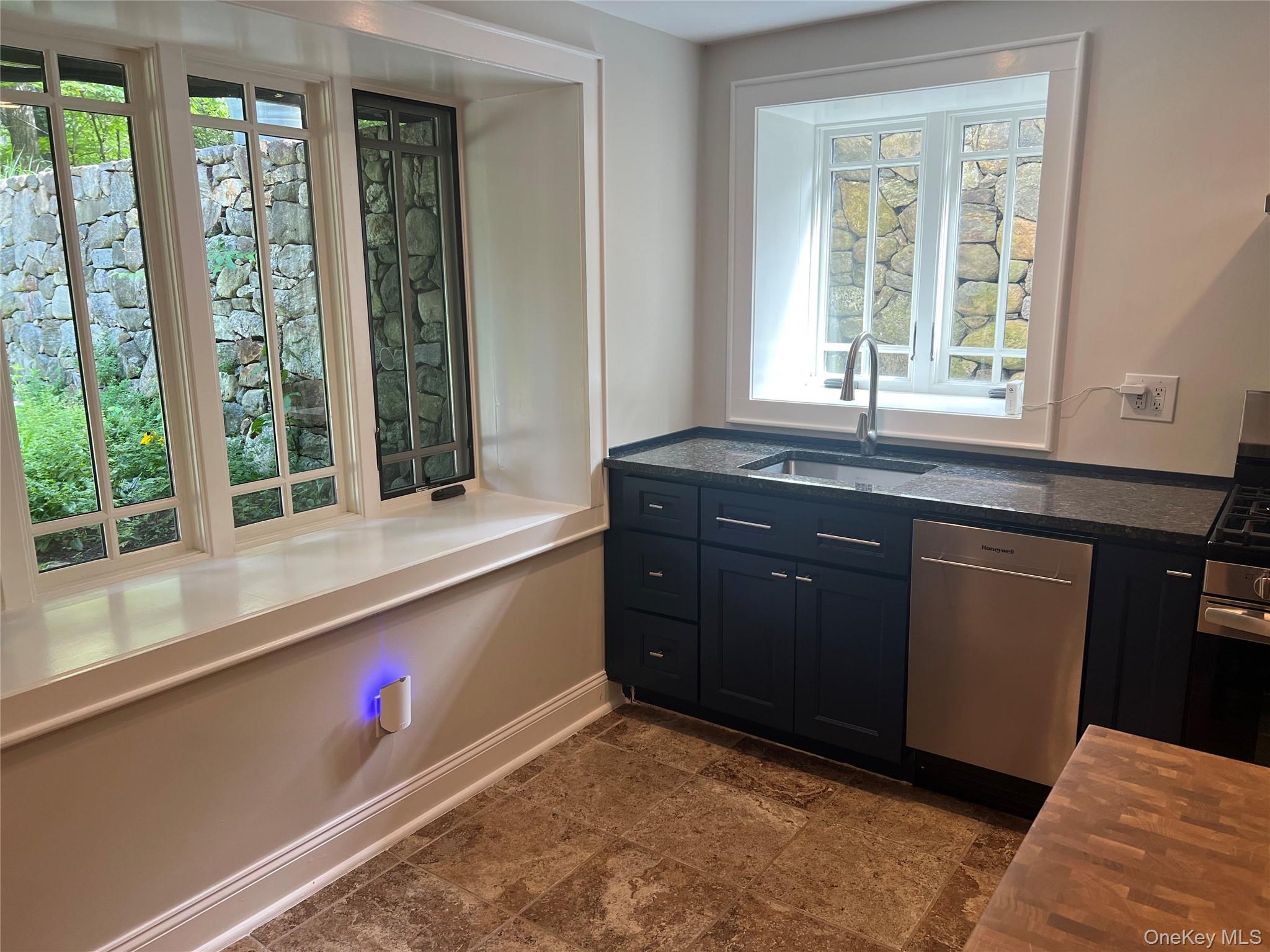 1043772 Property Photo 3