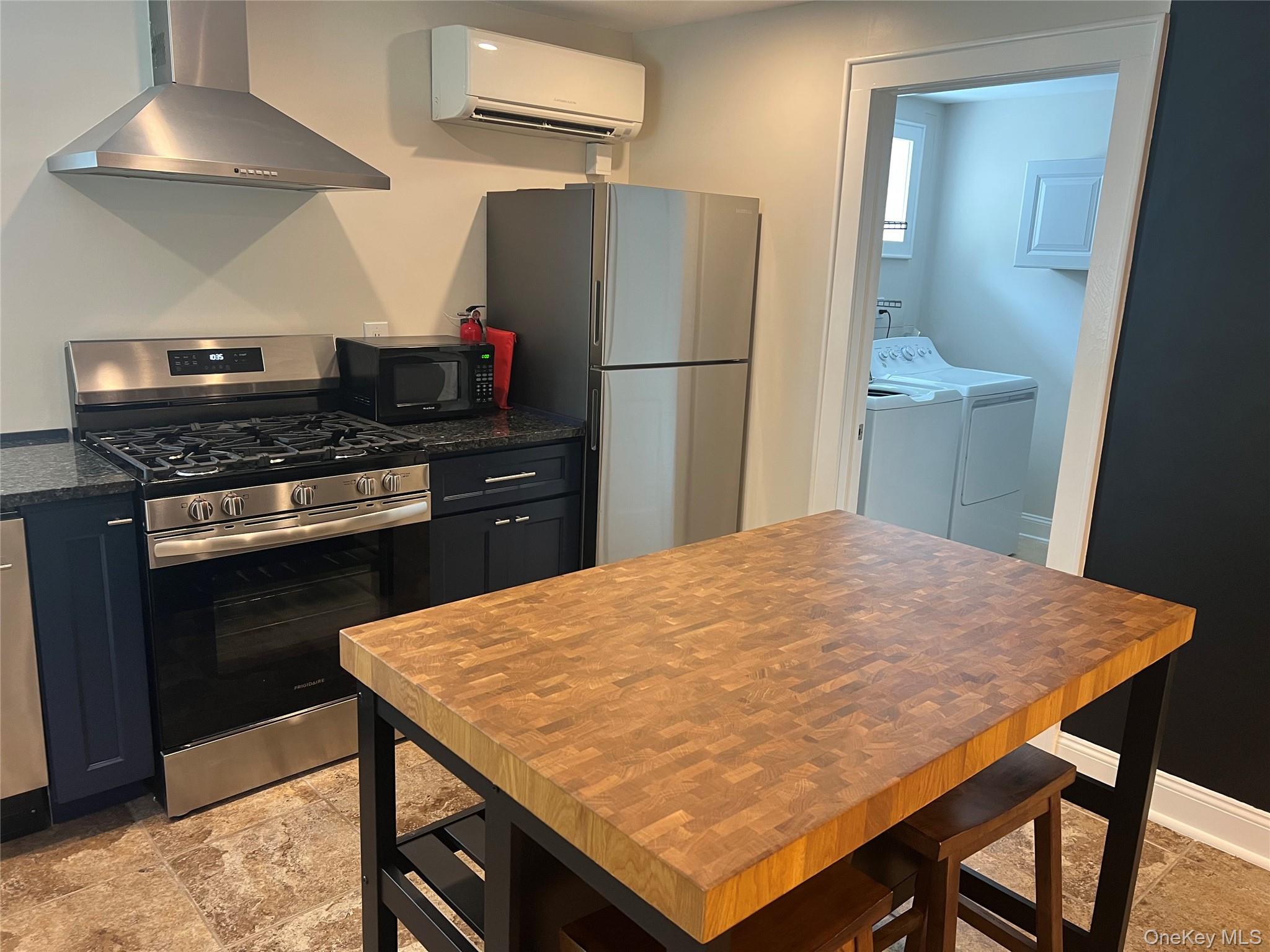 1043772 Property Photo 4