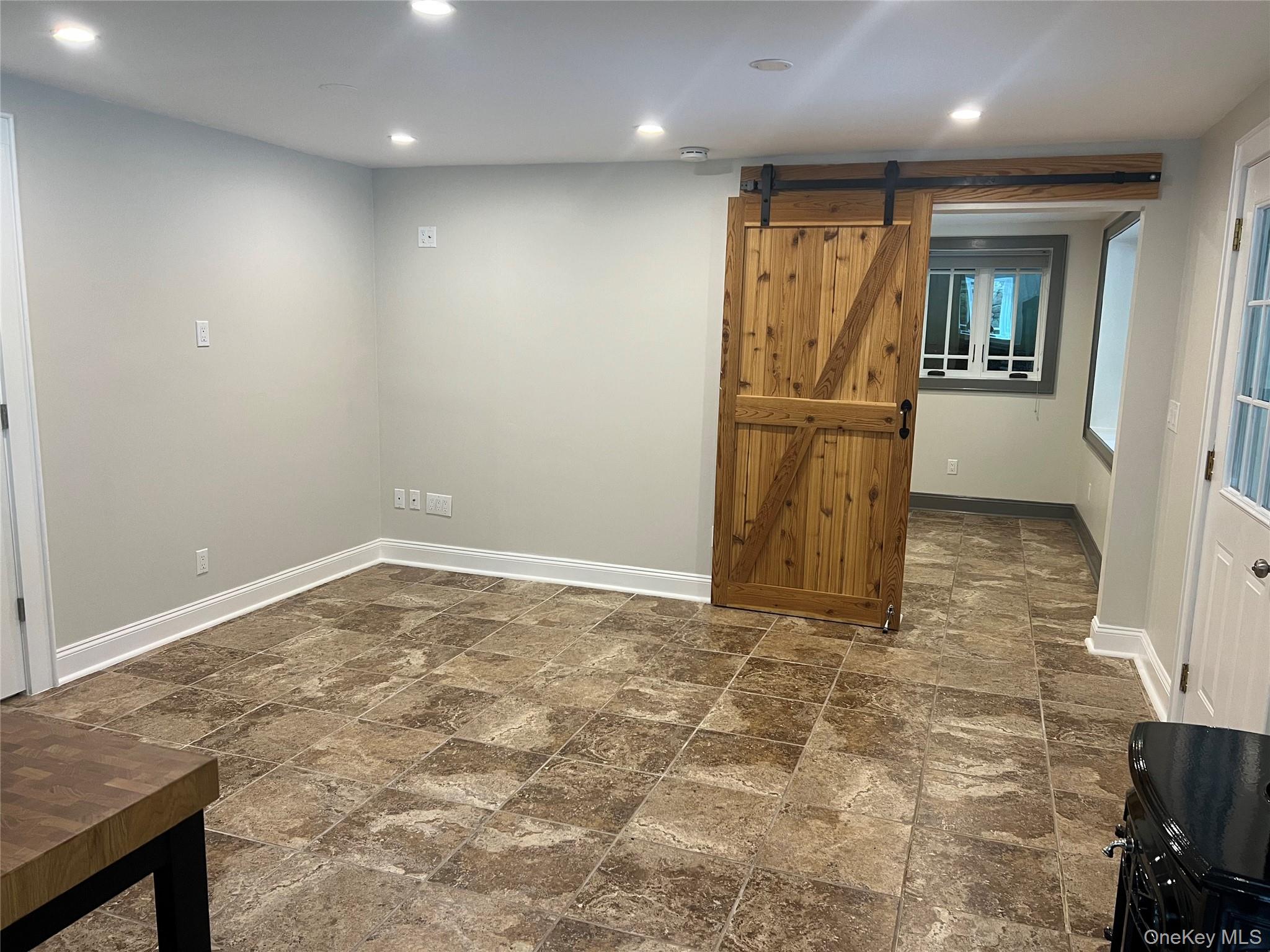 1043772 Property Photo 6