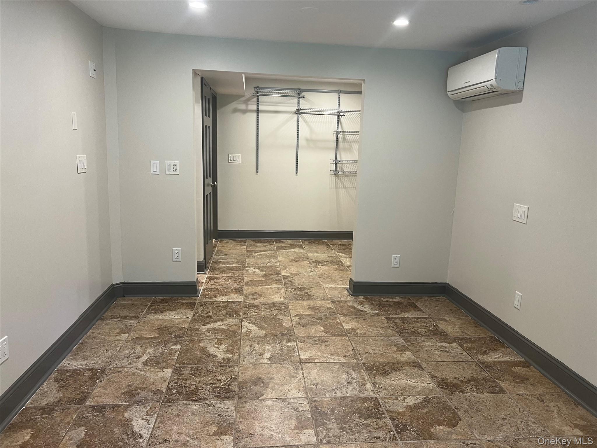 1043772 Property Photo 7
