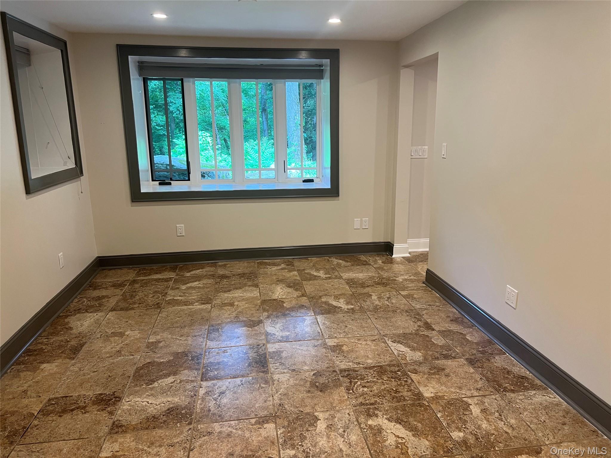 1043772 Property Photo 8