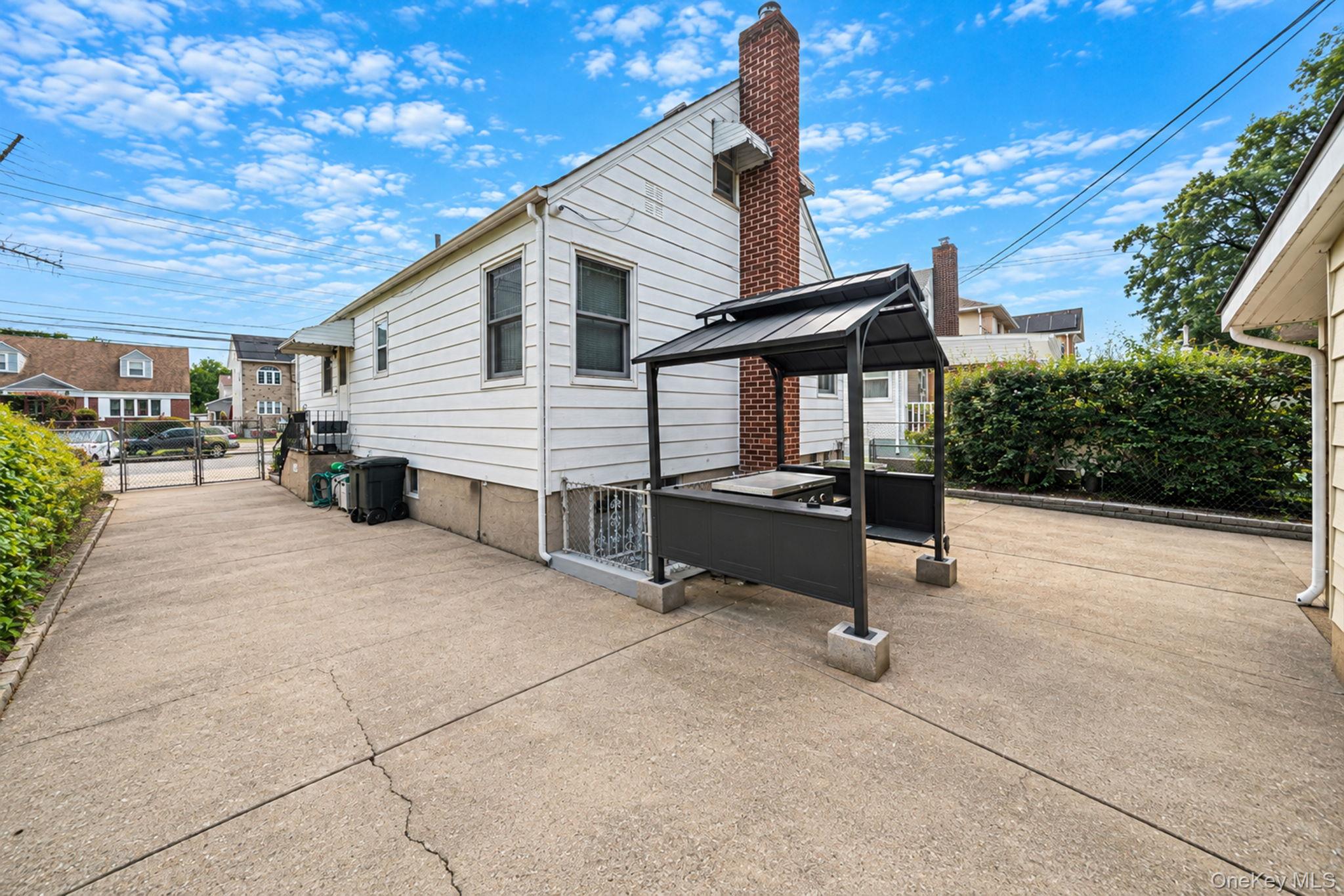 8118 260th Street Property Photo 3