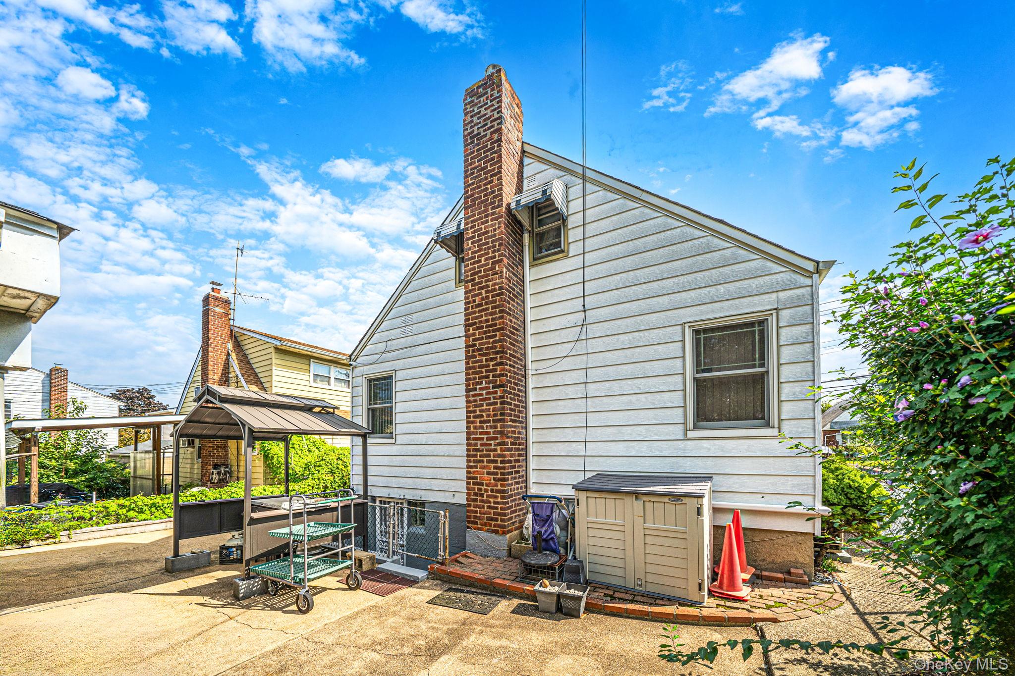 8118 260th Street Property Photo 4