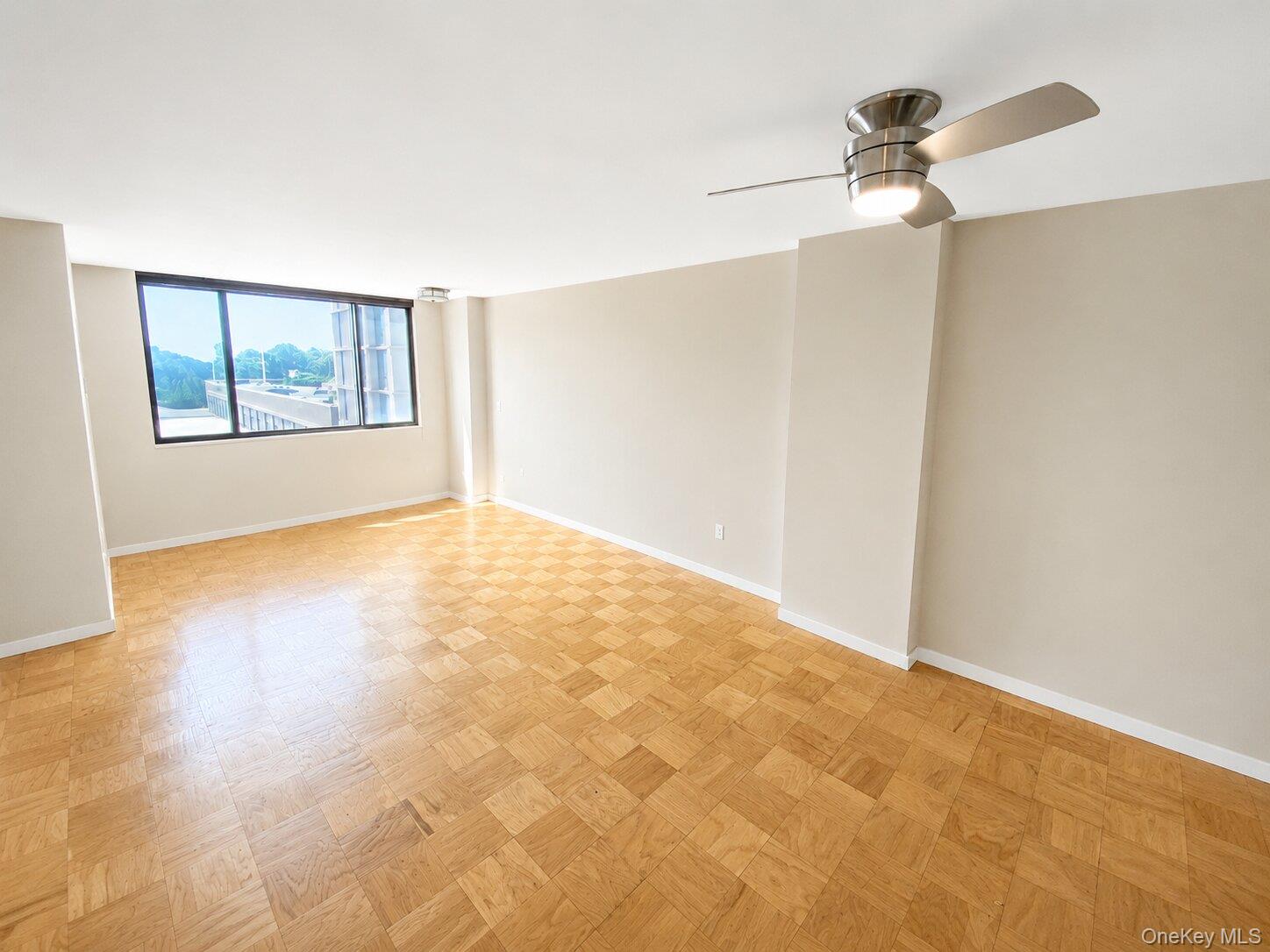 27110 Grand Central Parkway 2u Property Photo 3