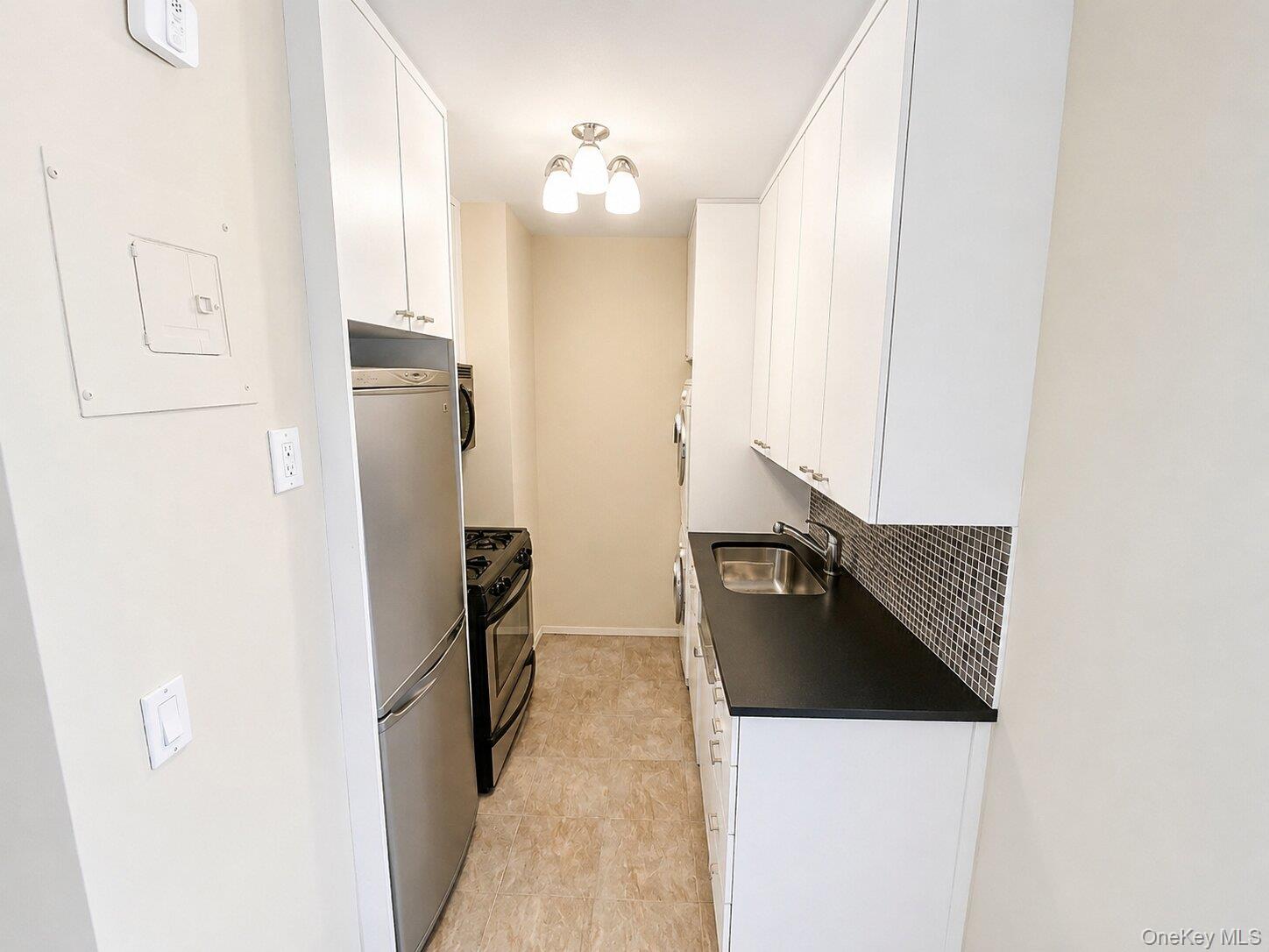 27110 Grand Central Parkway 2u Property Photo 5