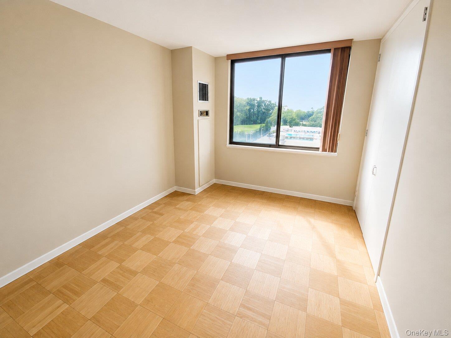 27110 Grand Central Parkway 2u Property Photo 9