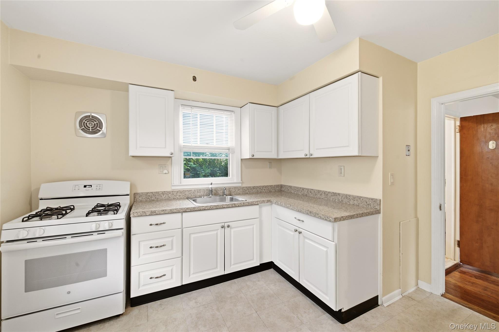 19 Sunset Avenue Property Photo 11