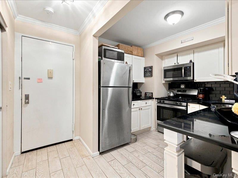 55 Monroe Boulevard 5-r Property Photo 6