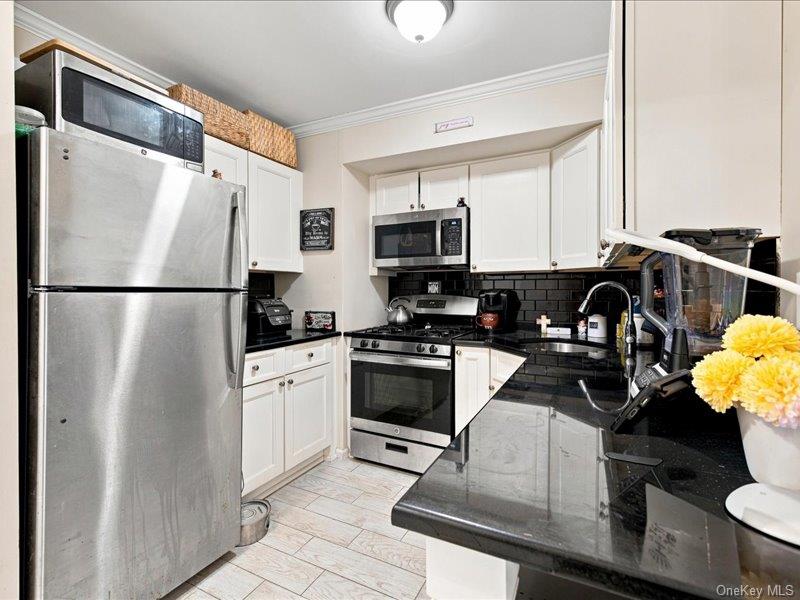 55 Monroe Boulevard 5-r Property Photo 8