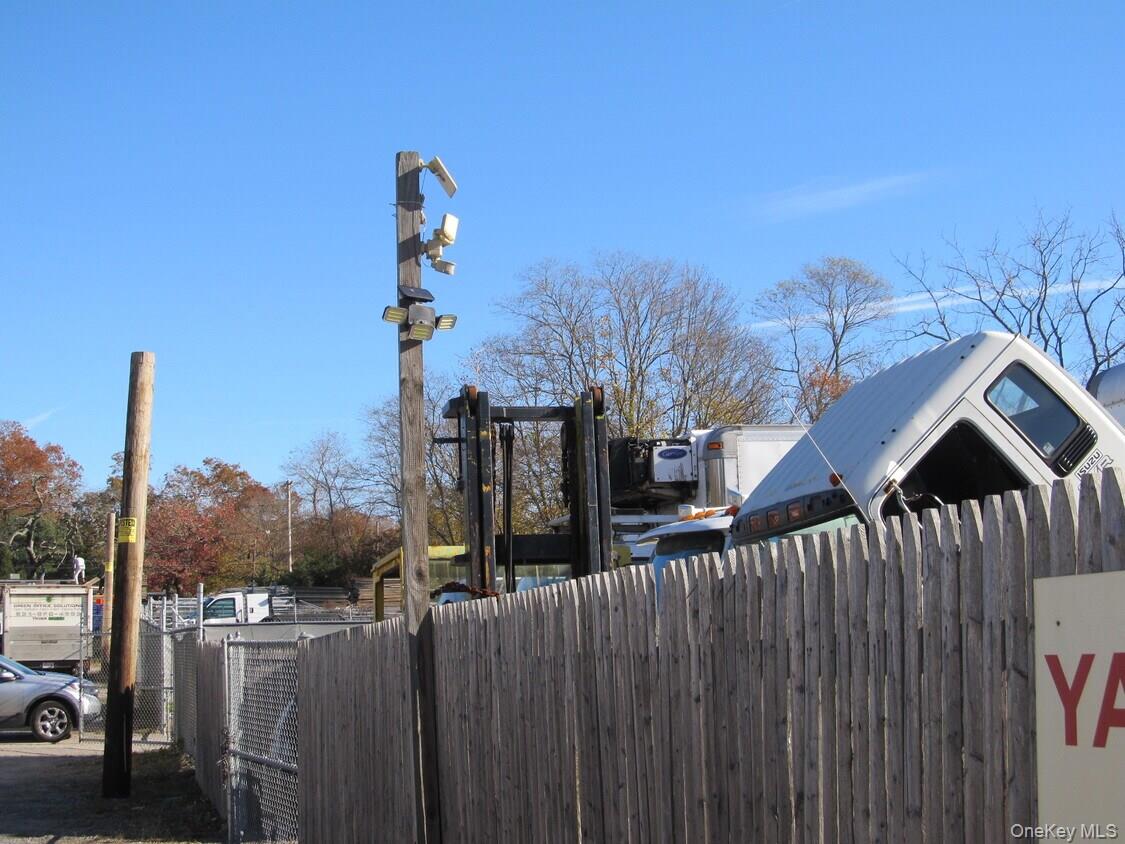 122 Frowein Rd Property Photo 7