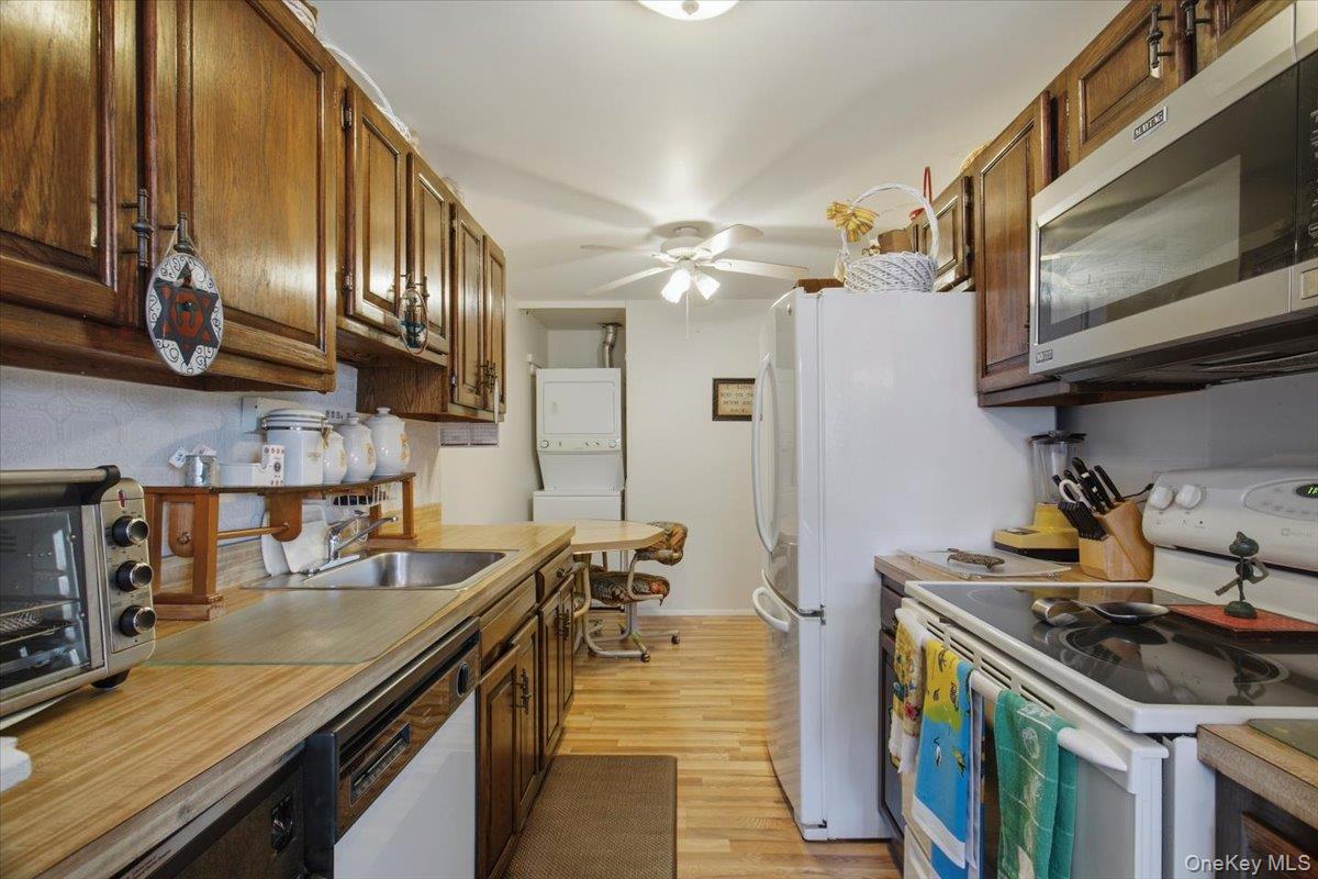 107 N Broadway 205b Property Photo 4