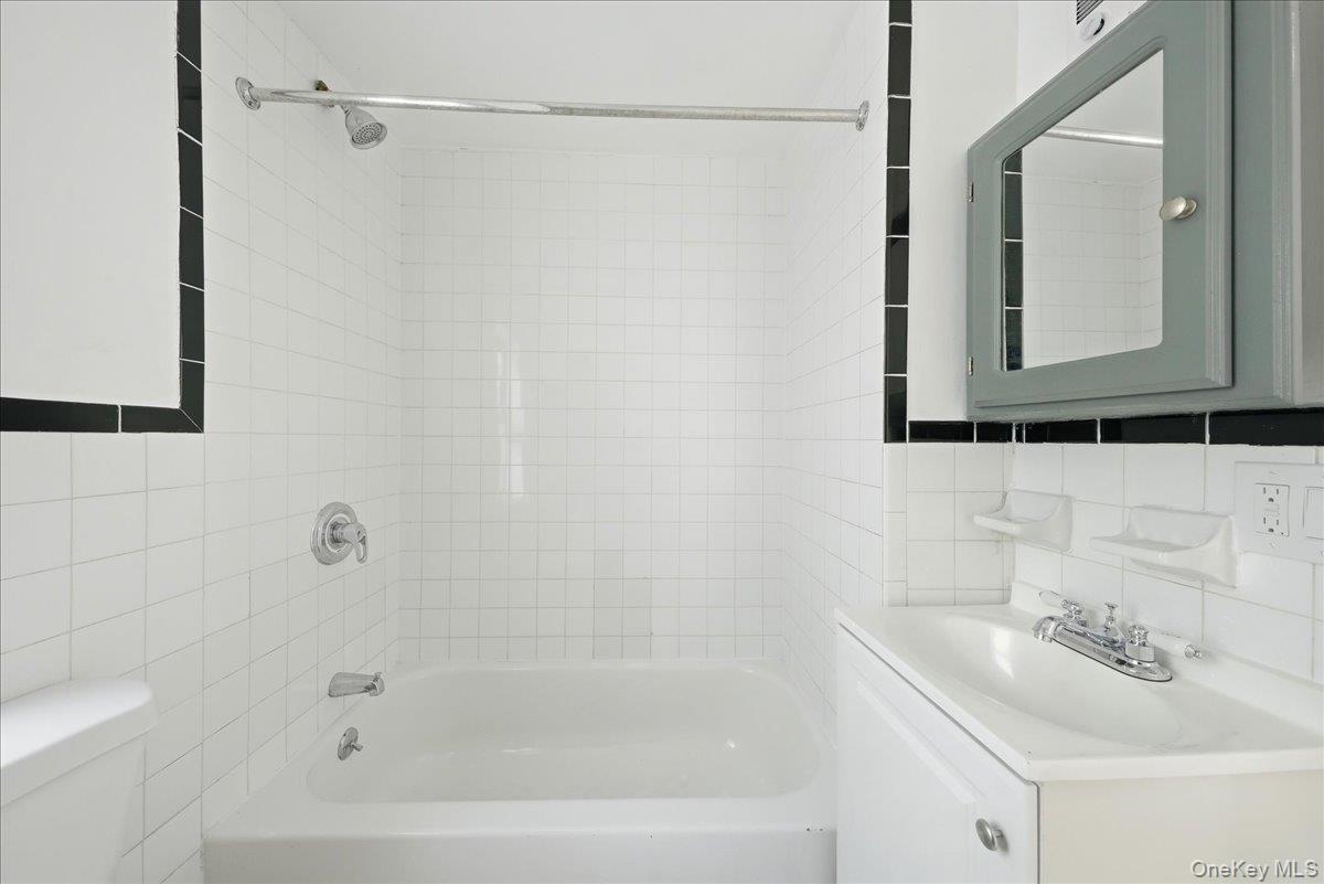 17 Lamartine Avenue 2 Property Photo 5