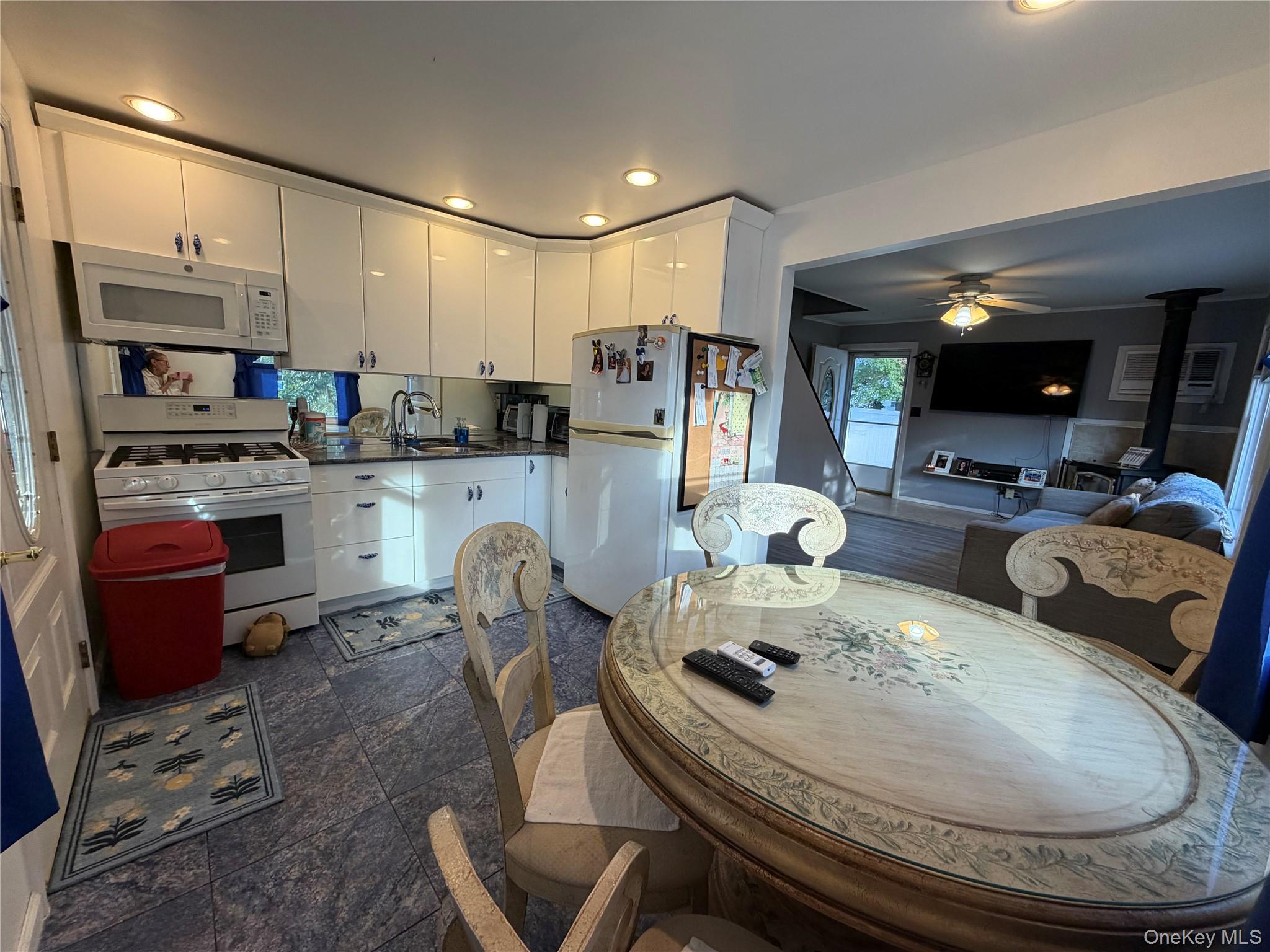 7 Crystal Lane Property Photo 7
