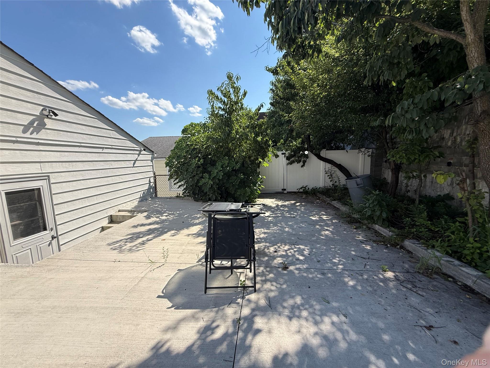 85 Halley Street 3 (top) Property Photo 15