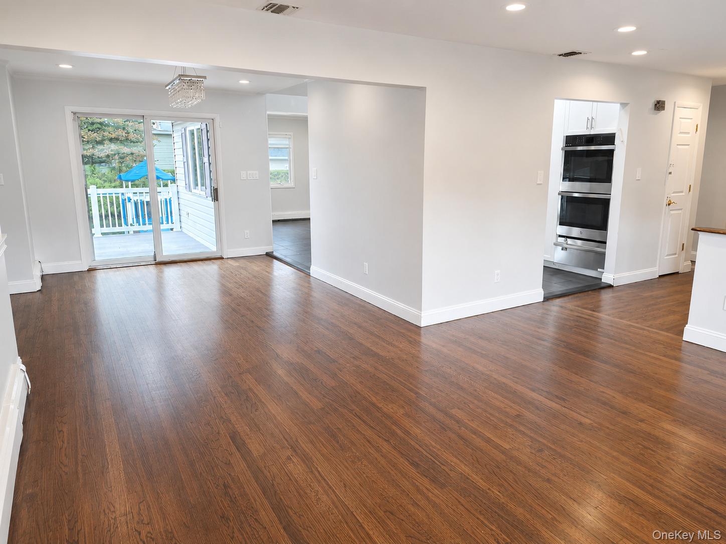 586 Harless Place Property Photo 3