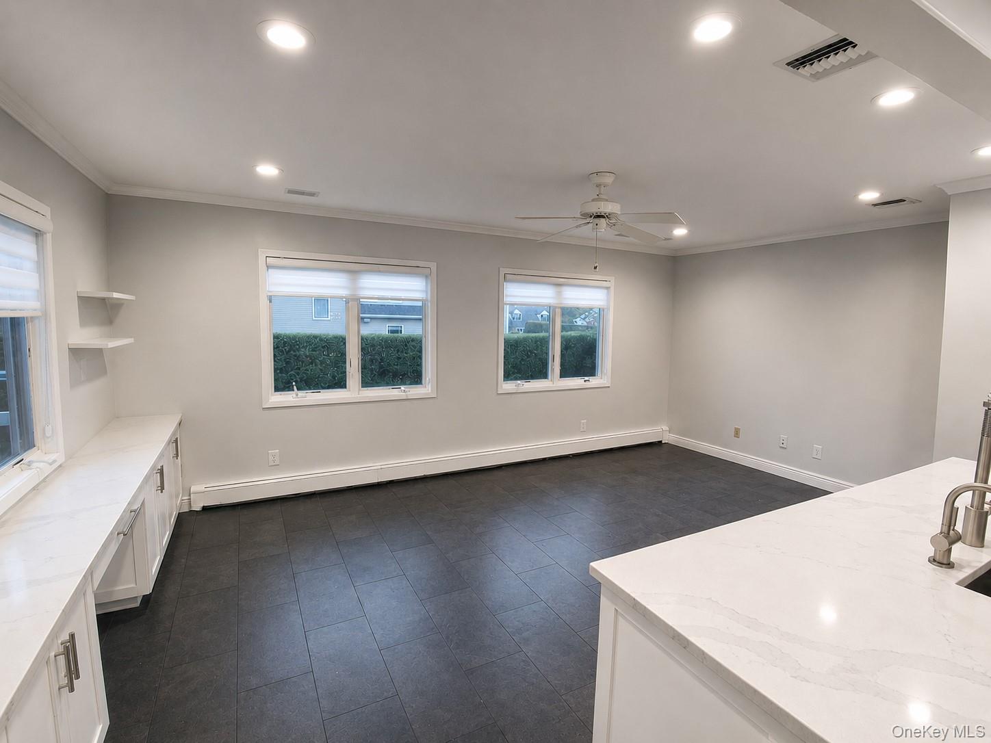 586 Harless Place Property Photo 13