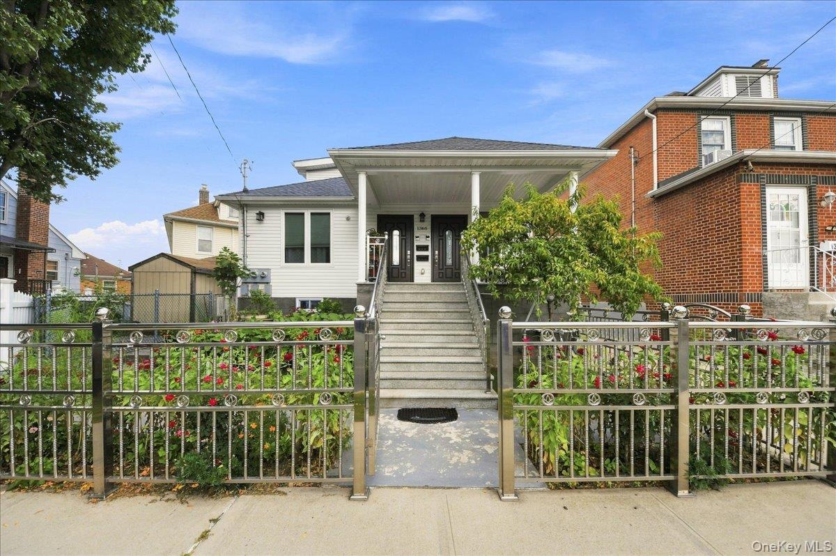 1366 Siegfried Place Property Photo 1