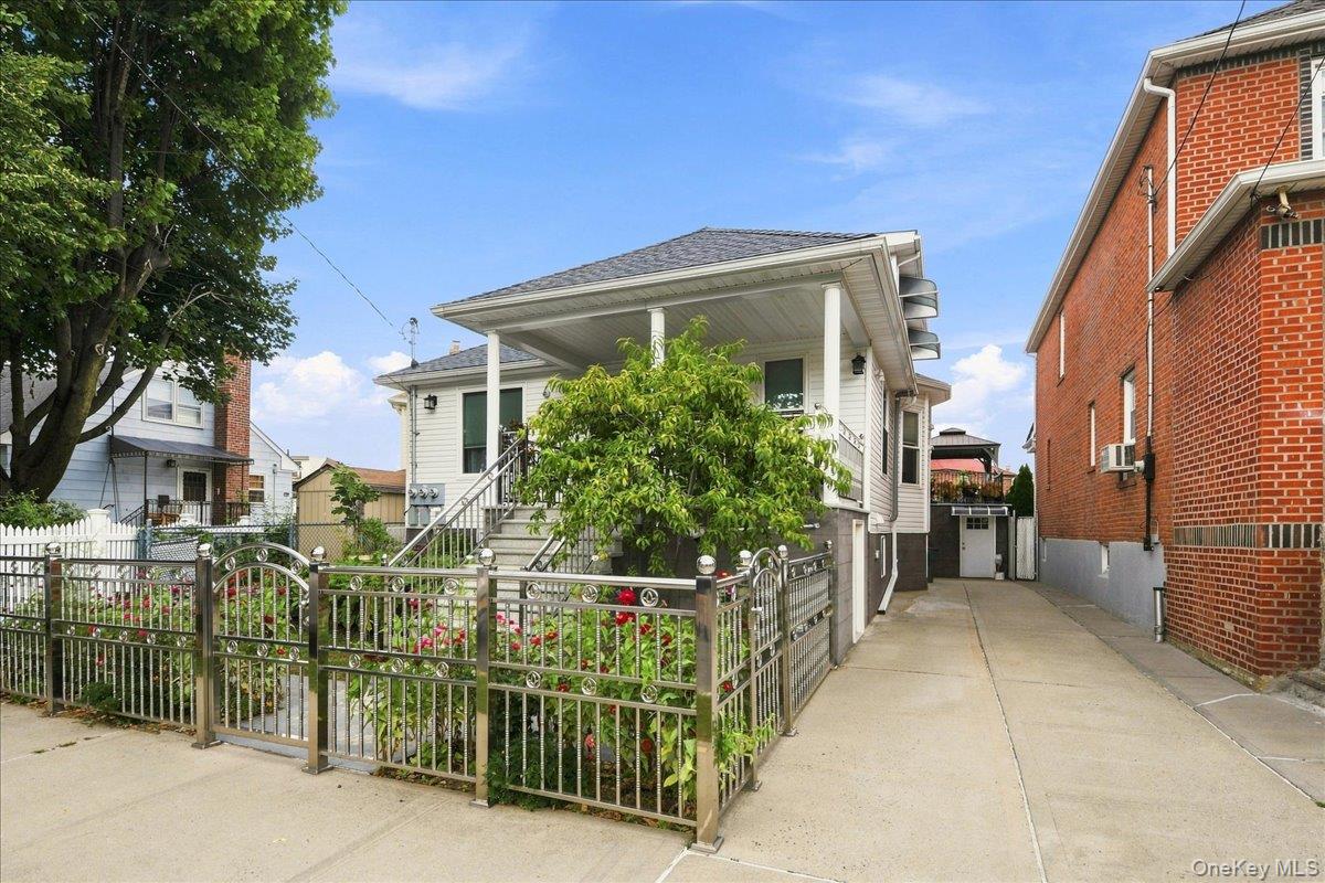 1366 Siegfried Place Property Photo 2