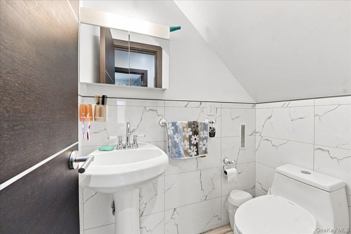 1366 Siegfried Place Property Photo 14