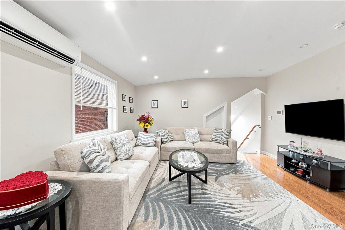 1366 Siegfried Place Property Photo 16