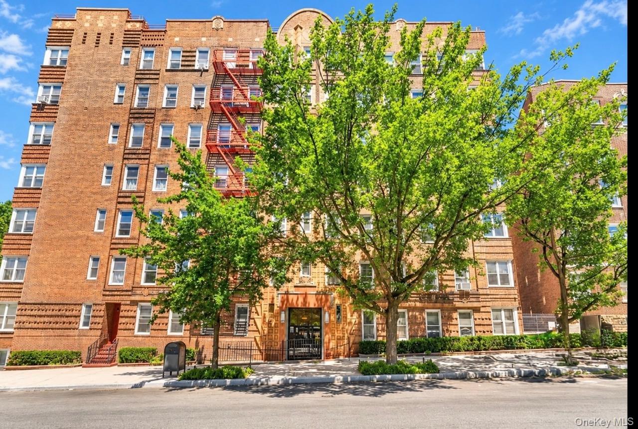 601 Pelham Parkway 108 Property Photo 1