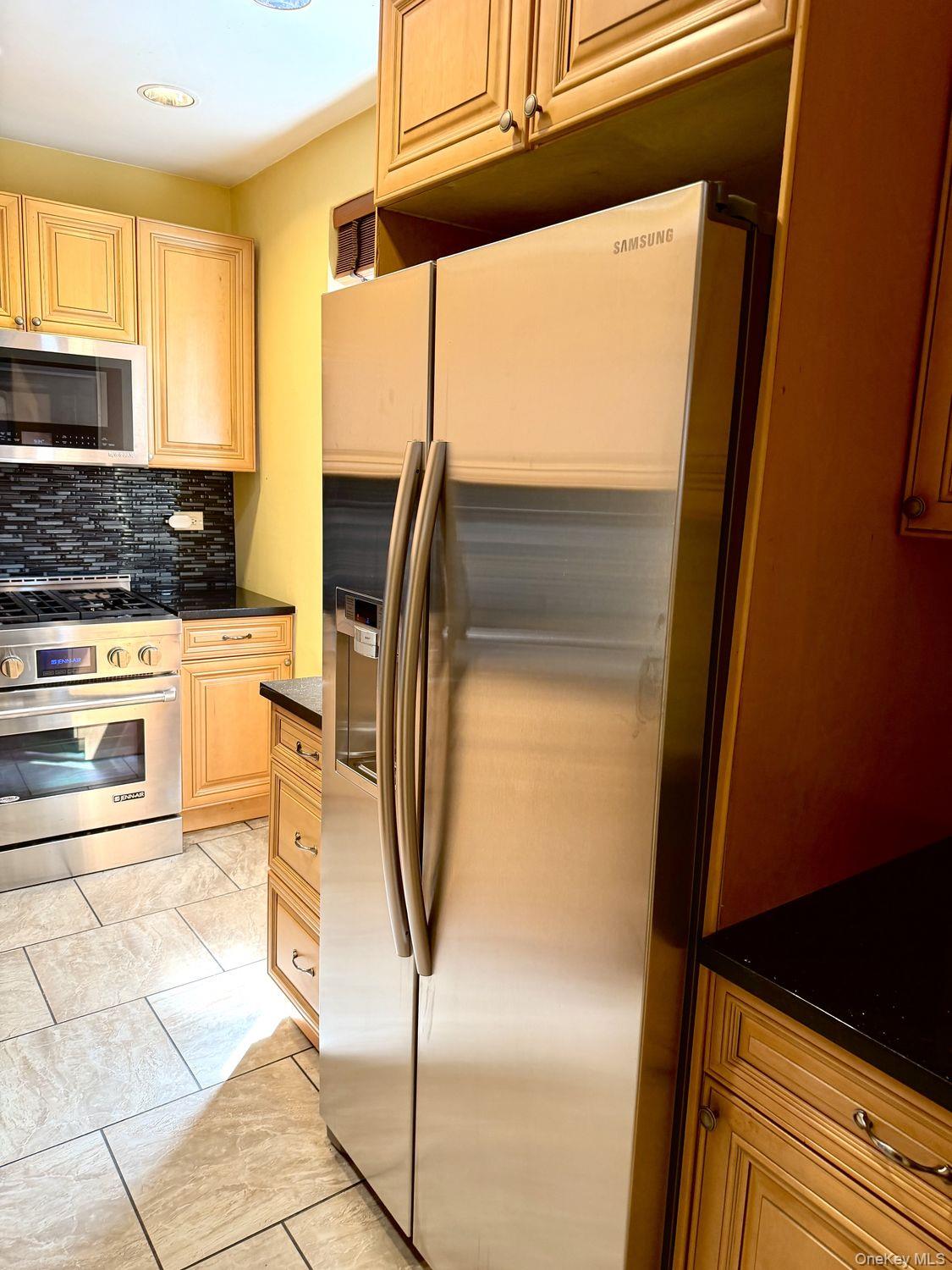 601 Pelham Parkway 108 Property Photo 21