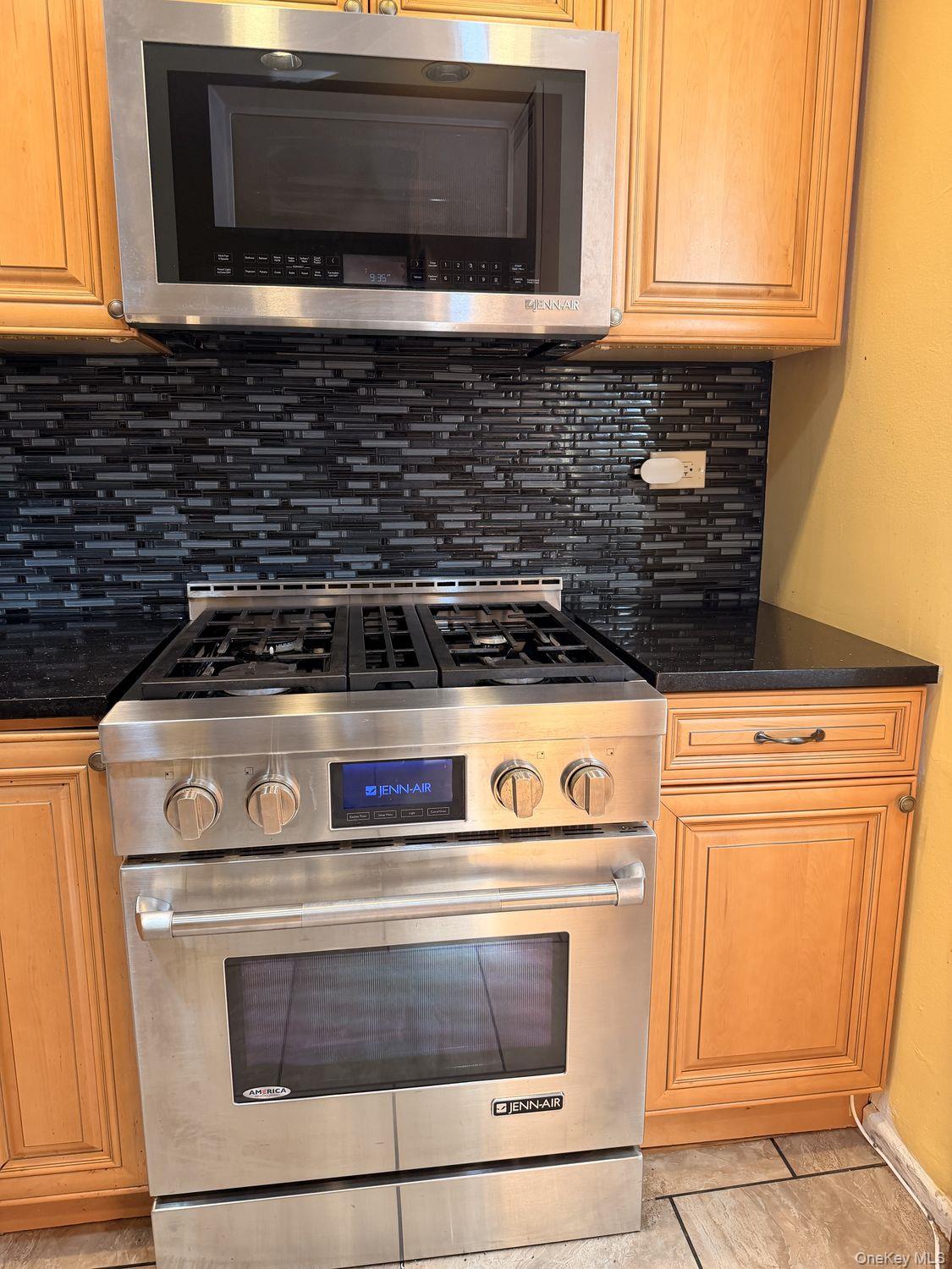 601 Pelham Parkway 108 Property Photo 22