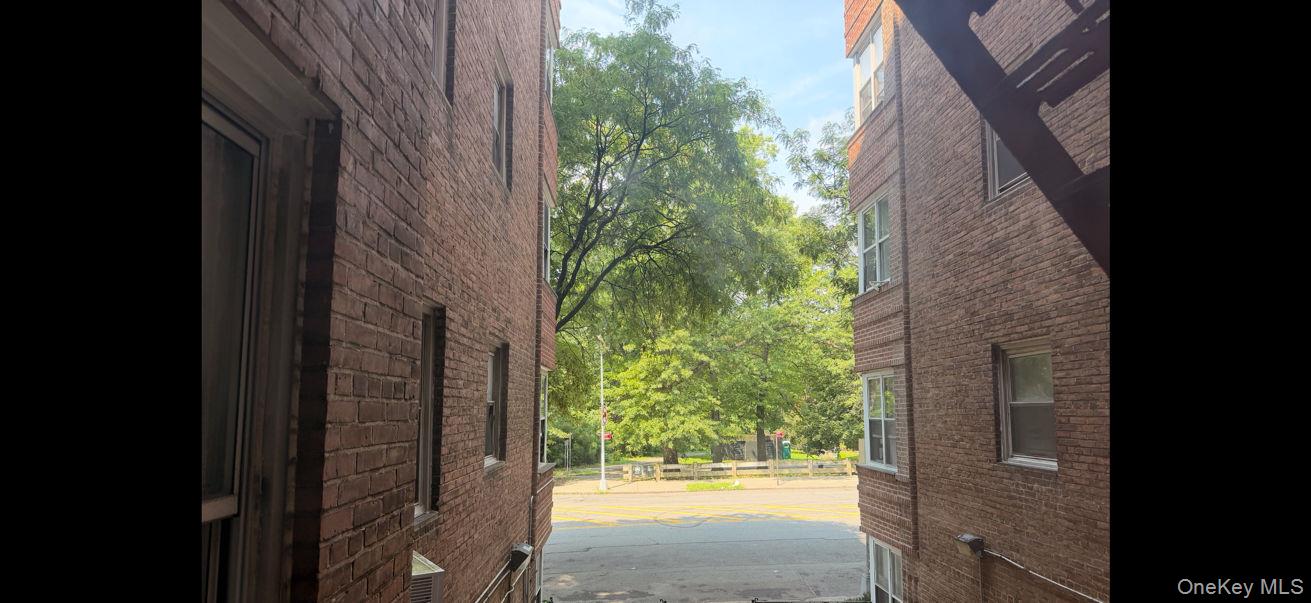 601 Pelham Parkway 108 Property Photo 24