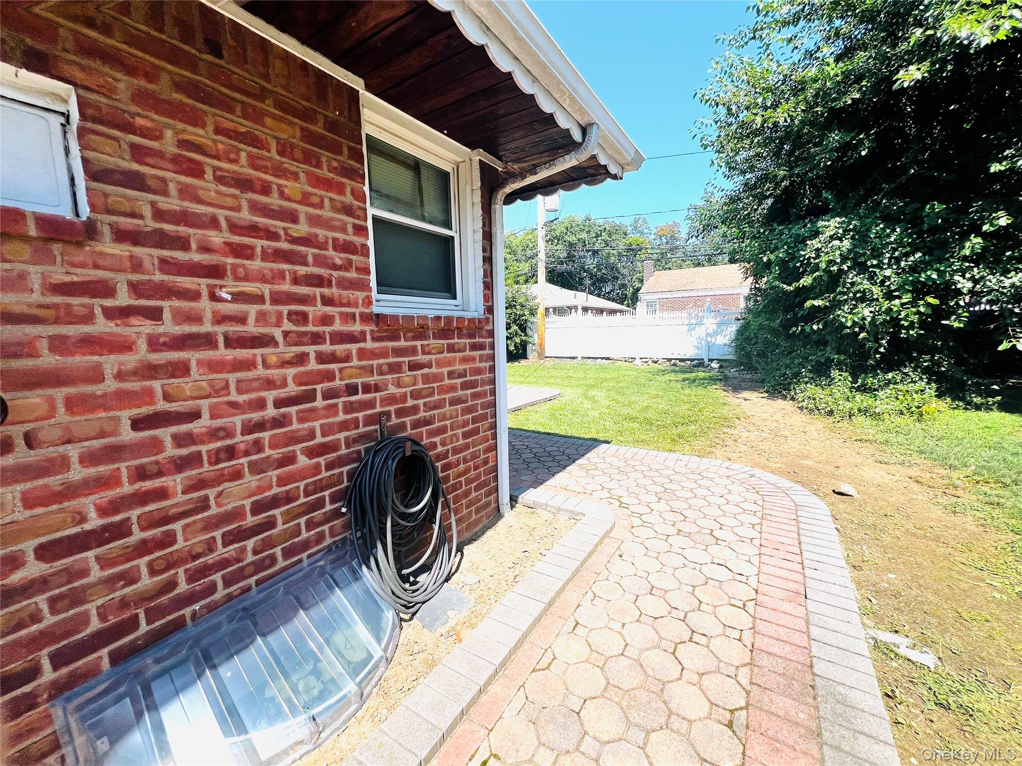 819 Dean Drive Property Photo 2