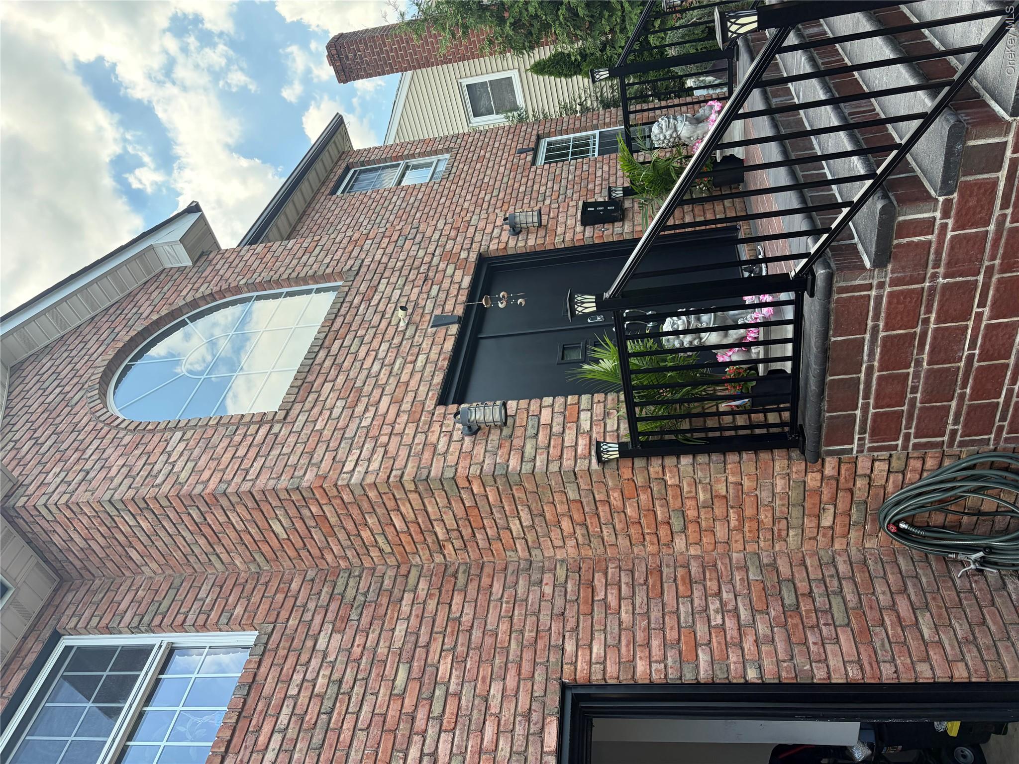 1043909 Property Photo 1