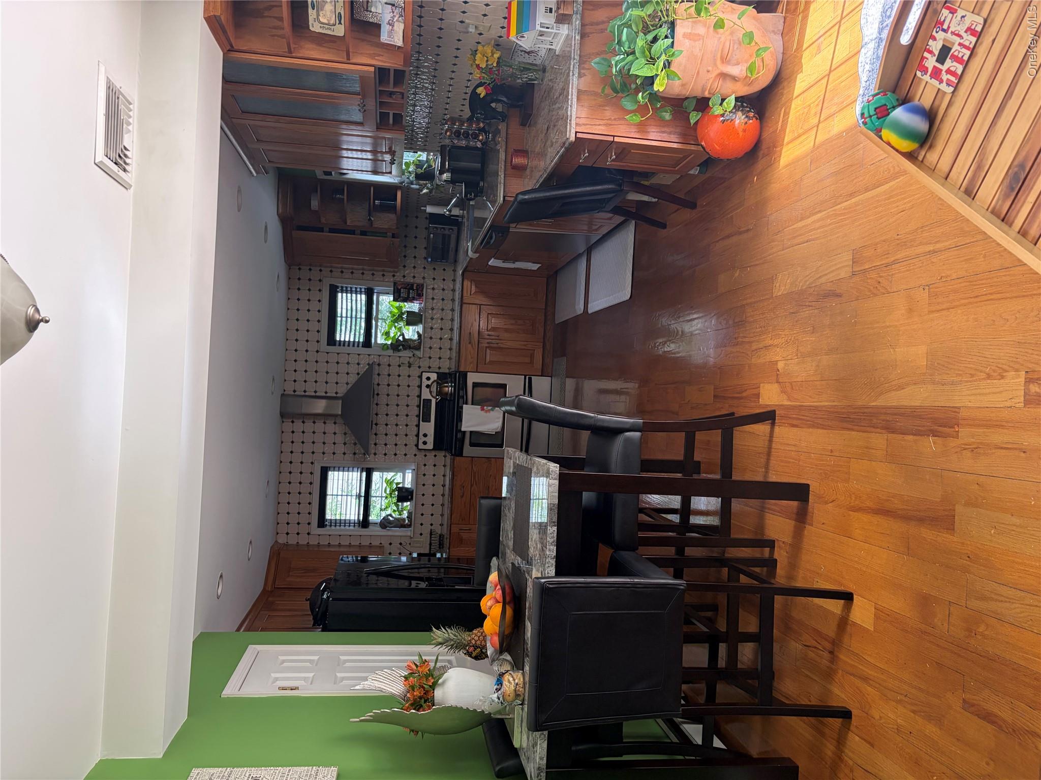 1043909 Property Photo 10
