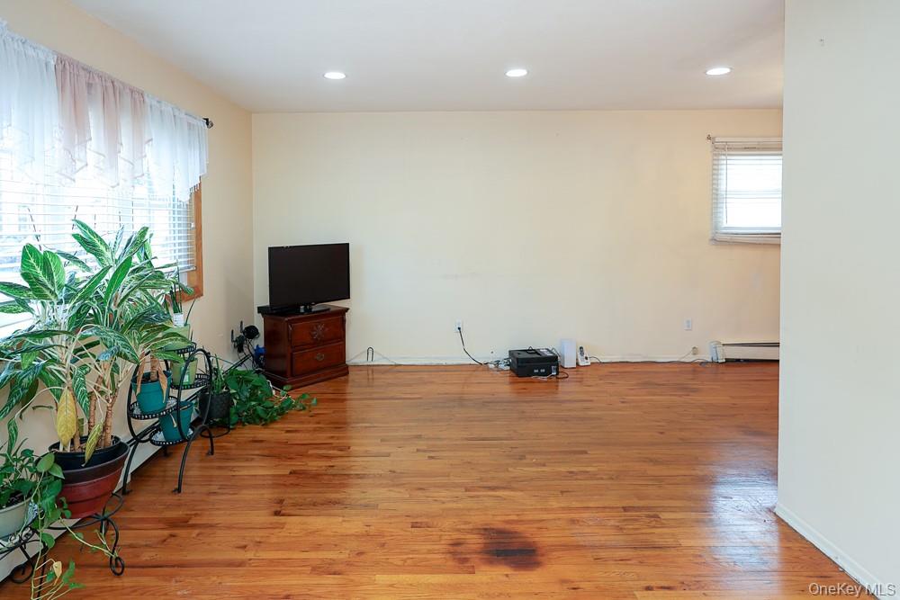11 Valentine Street Property Photo 8